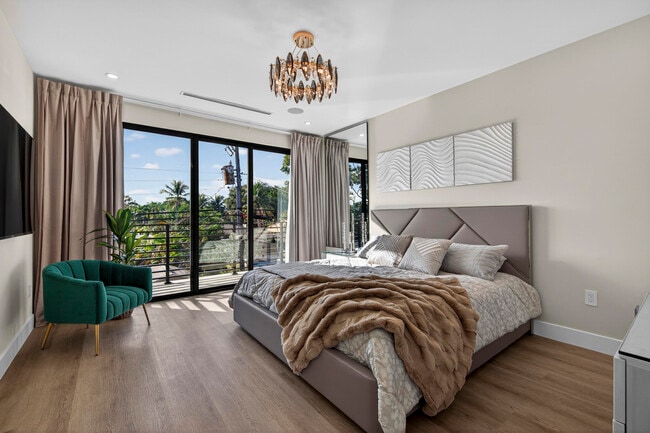 Building Photo - 1121 NE 17th Ave