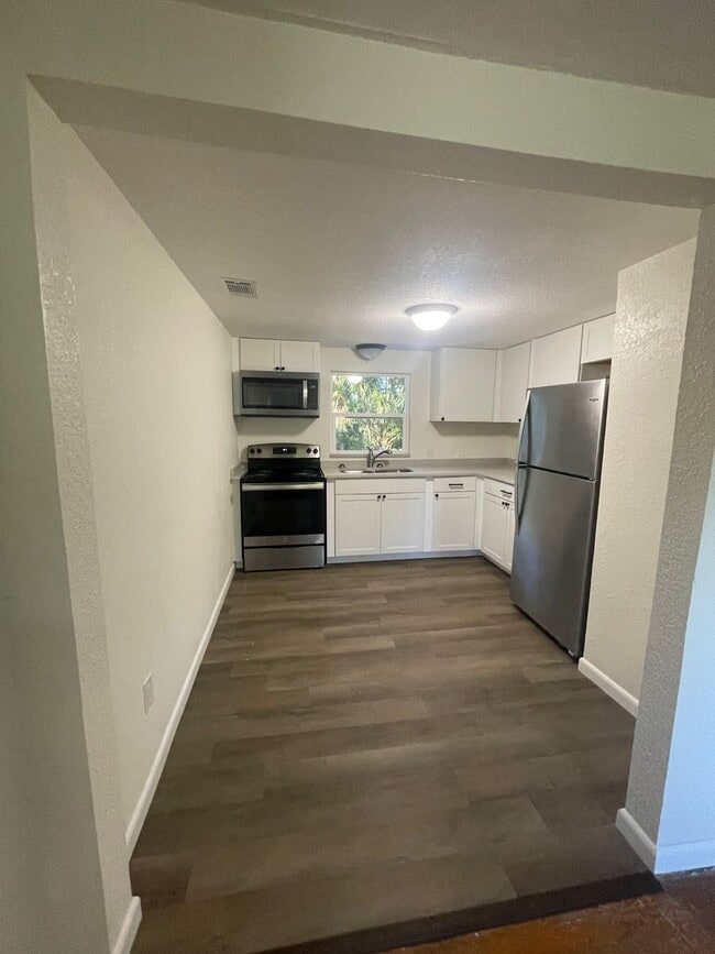 Building Photo - 3 Bed 1 Bath Home | Pet Friendly | Washer ...