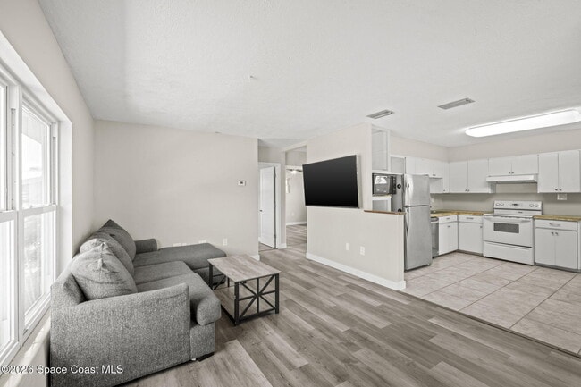 Building Photo - 1137 Delmar Terrace