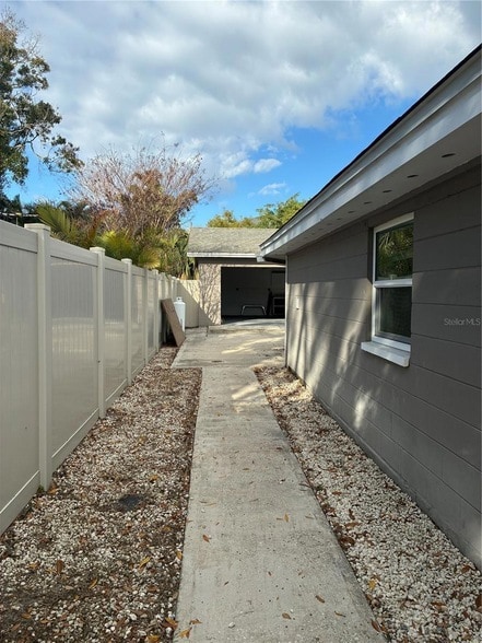 Building Photo - 6905 S Trask St