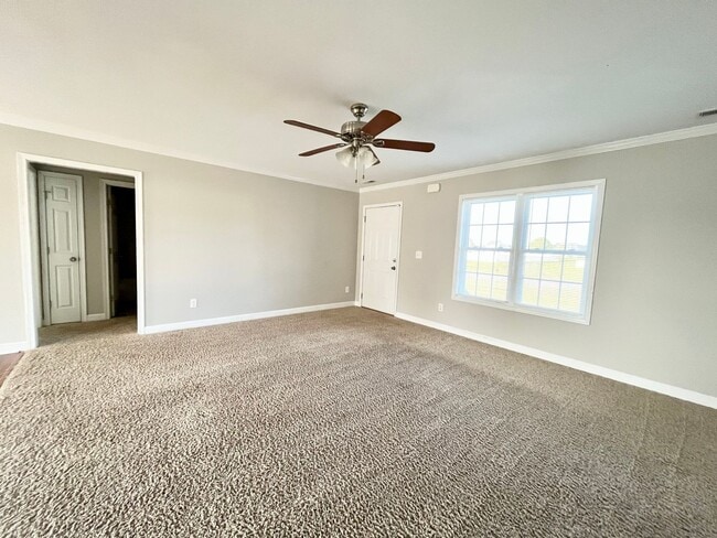 Building Photo - 108 Oakwood Ct