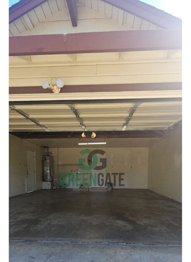 Building Photo - 3 BEDROOM 2 BATH HOME MOVE IN READY IN North MODESTO!
