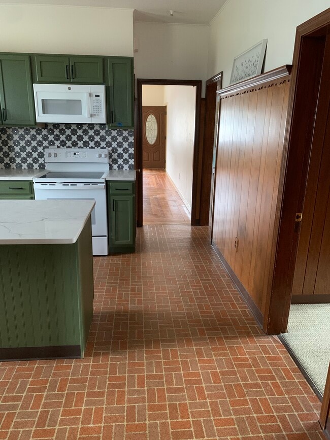 Kitchen - 60 Maplewood Ave