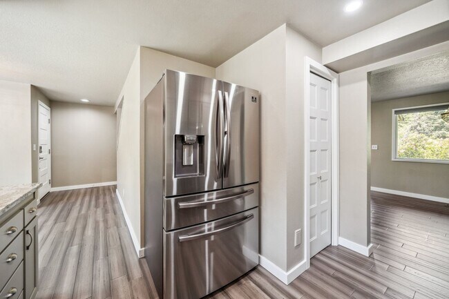 Building Photo - 4312 Botticelli