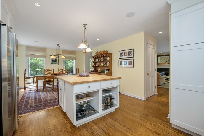 Building Photo - 268 Under Mountain Rd