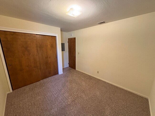 Building Photo - 4145