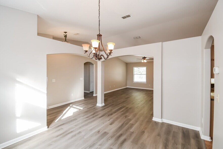 Building Photo - 1299 Summit Oaks Dr E