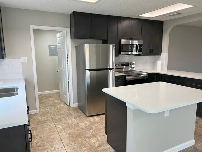 Building Photo - Lovely Ventura rental!