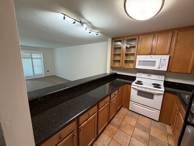 Building Photo - 3030 Suncrest Dr