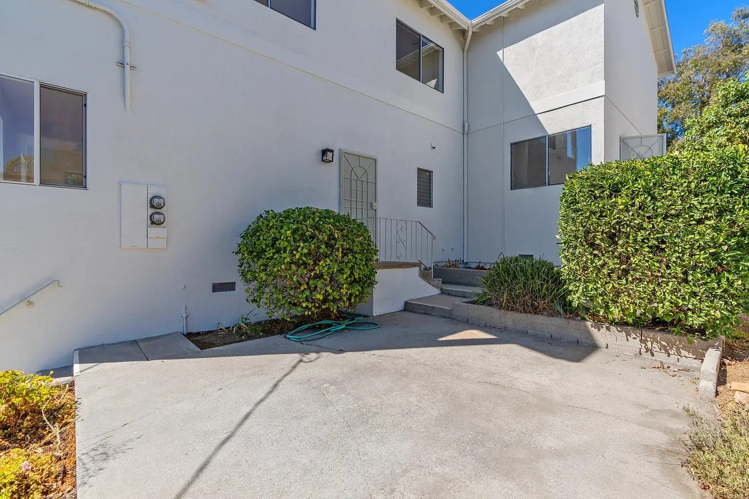 Building Photo - 2001 N Alvarado St