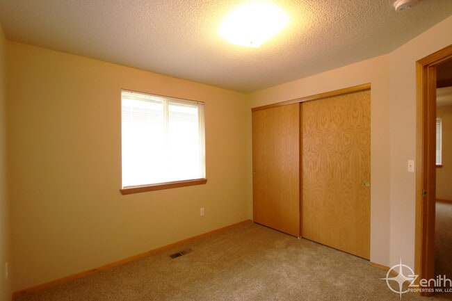 Building Photo - 4706 NE 132nd Pl