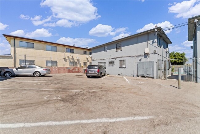 Building Photo - 3506 W Florence Ave