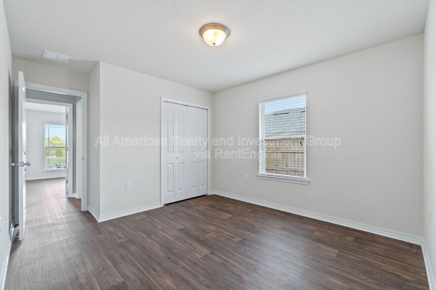 Building Photo - 229 Croft Cir