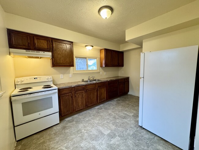 Building Photo - 1062 Merton Ave