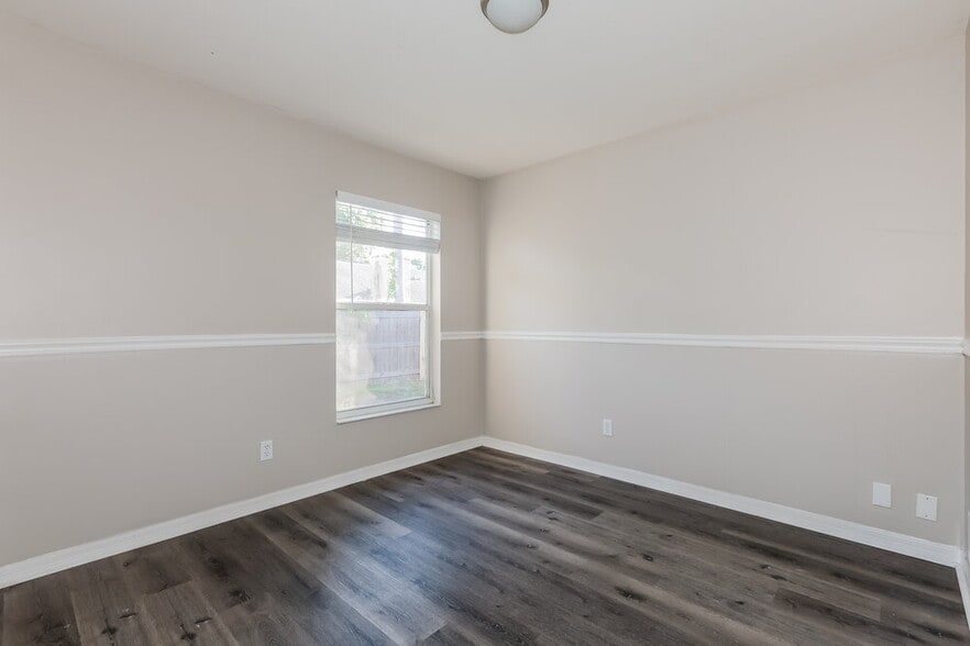Building Photo - 9726 Cypress Pond Ave