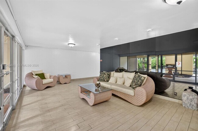 Building Photo - 1700 SE 15th St