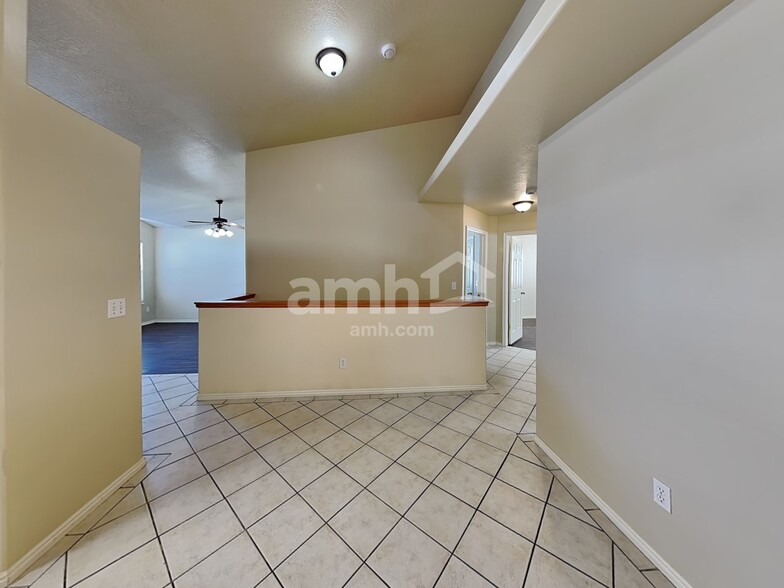 Building Photo - 32 E 2200 S