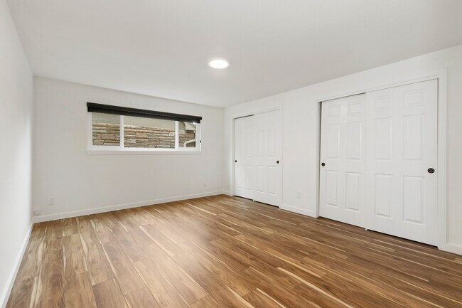 Building Photo - Newly Renovated 2BR/2BA Home with Private Balcony in Seattle