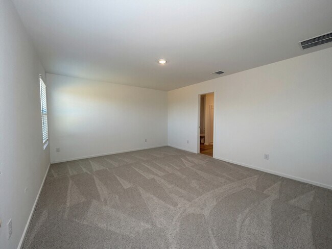 Building Photo - 401 Meadows Ln