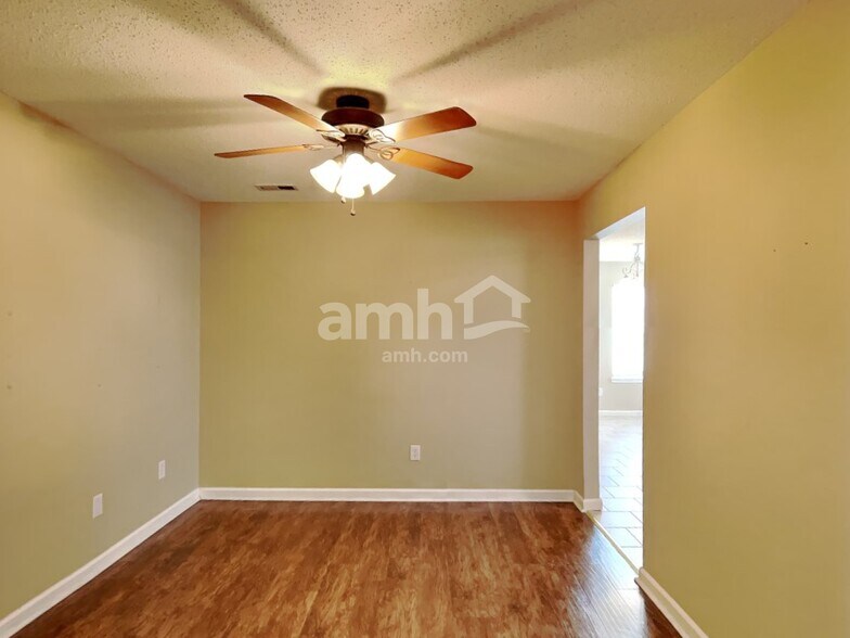 Building Photo - 9724 Thomas Ln