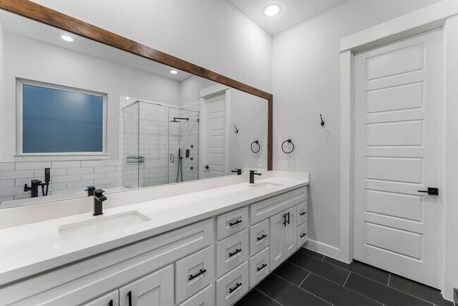 Building Photo - 113 Coronado St