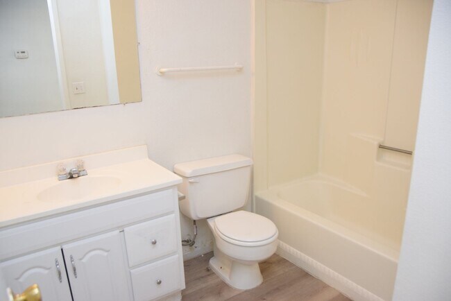 Building Photo - Great 3bed/2bath Home in Spring Valley