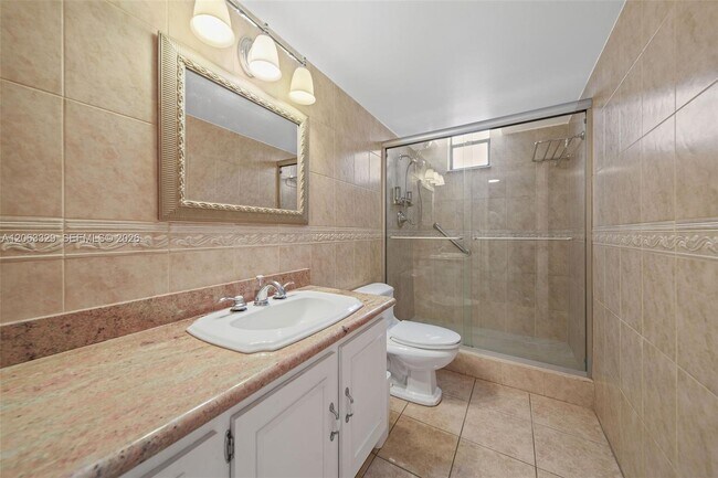 Building Photo - 2500 Parkview Dr