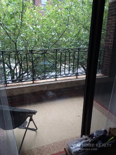 Building Photo - 317 Summit Ave