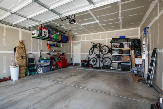 Building Photo - 2039 Lobo Trot Ct SE