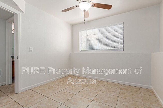 Building Photo - 5704 E Aire Libre Ave