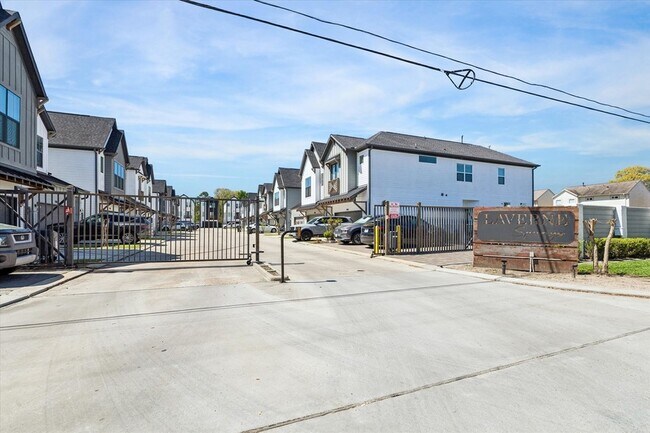 Building Photo - 9009 Wellspring Dr