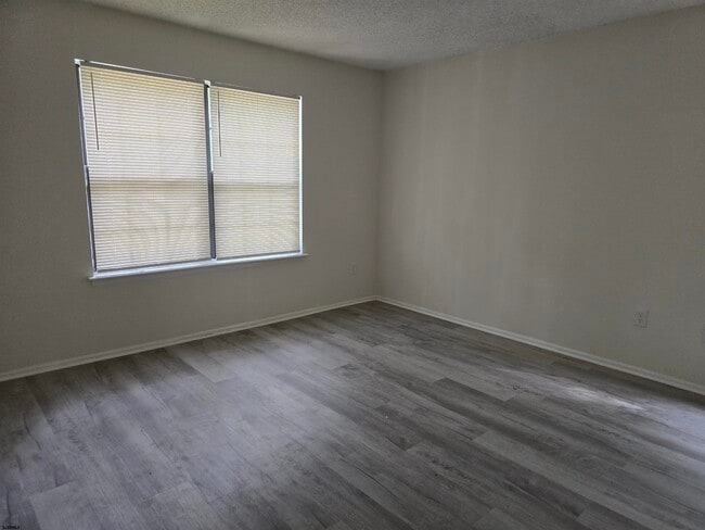 Building Photo - 128 Liberty Ct