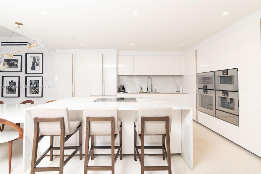 Building Photo - 10201 Collins Ave