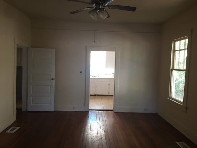Building Photo - **AVAILABLE NOW**2 or 3 Bedroom / 1 Bathroom Home for Rent in Columbus, GA***