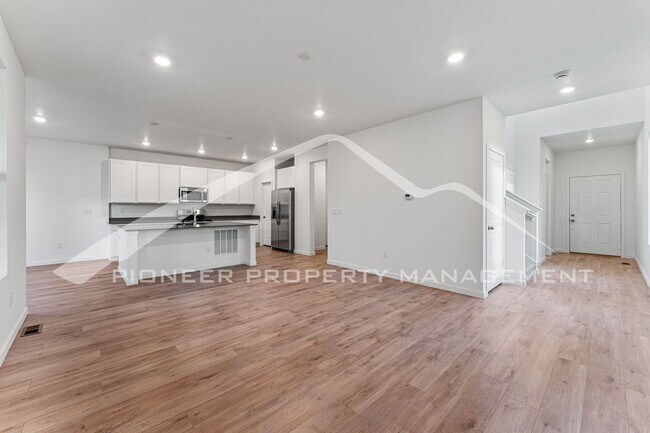 Building Photo - Charming Property with 2 Car Garage and Ce...