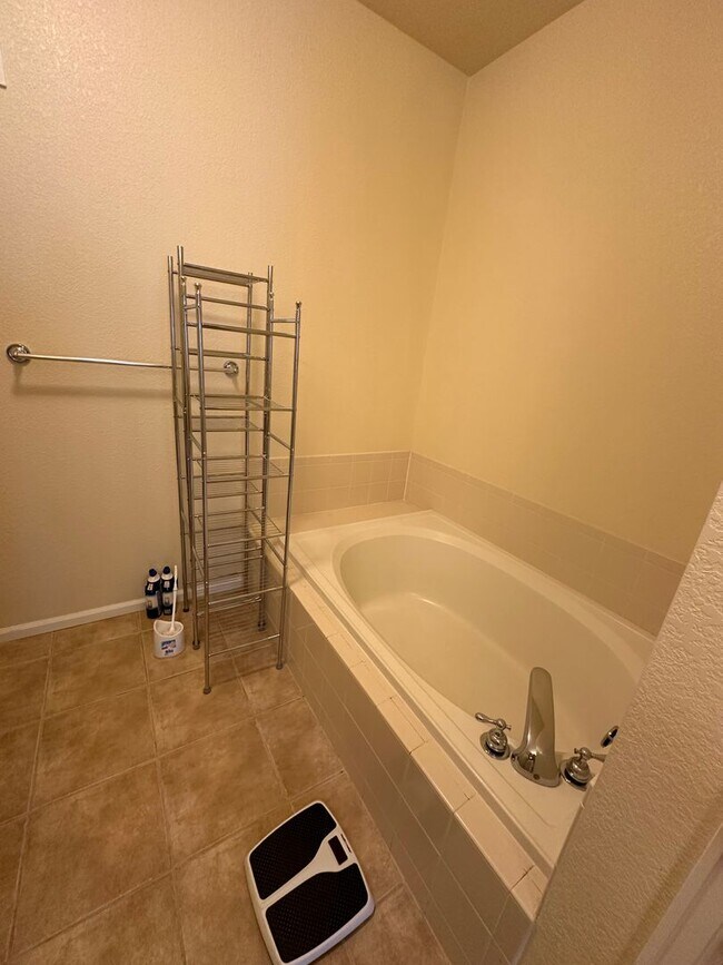 Building Photo - 2BD 2Bath with Office