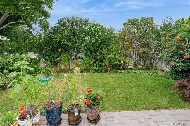 Building Photo - 109 Roosevelt Ave