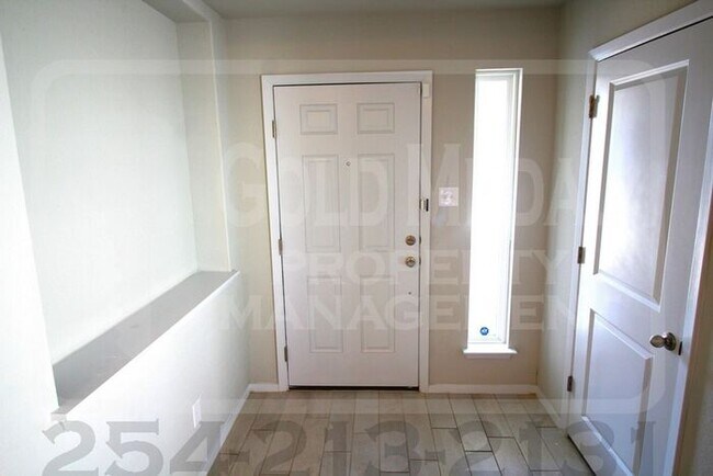 Building Photo - 335 Black Opal Dr