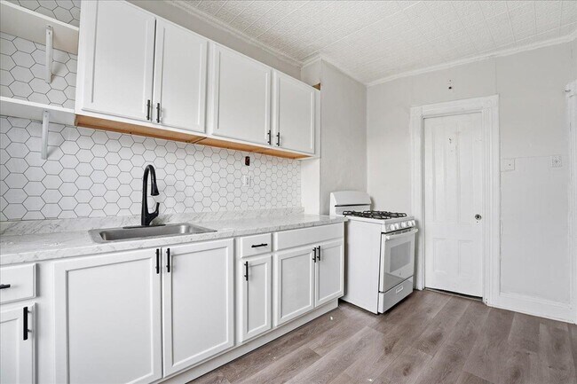 Building Photo - 335 47th St