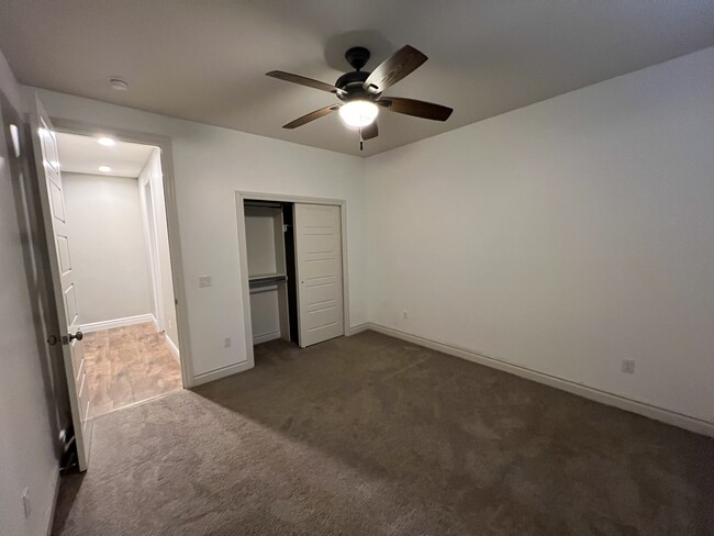 Building Photo - 5974 Robinson Ln