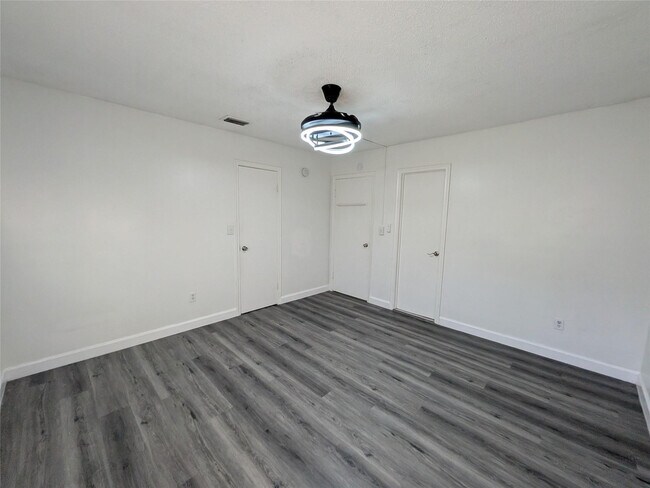 Building Photo - 2456 NW 52nd Ave