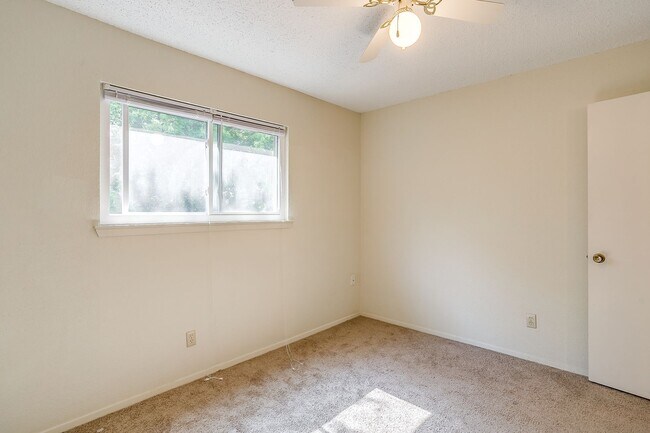 Building Photo - One side of 2 story duplex available-  3 b...
