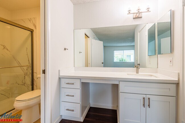 Building Photo - Olive 1178/1180