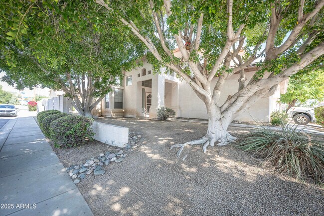 Building Photo - 3844 E Kings Ave