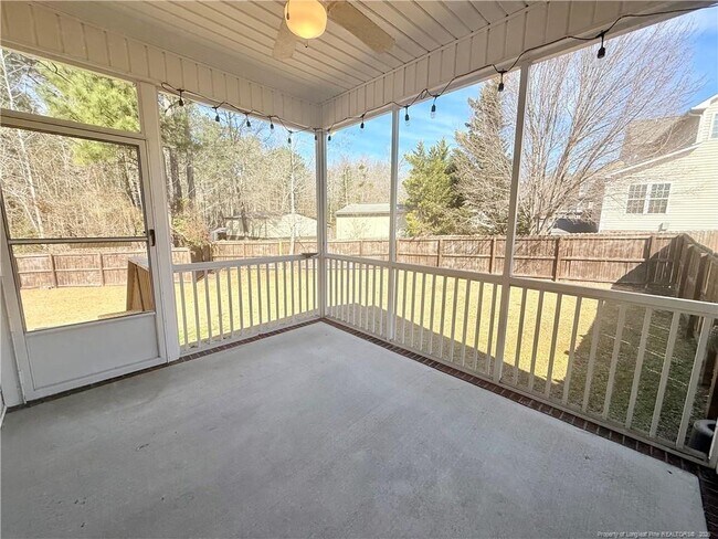 Building Photo - 352 Old Field Loop