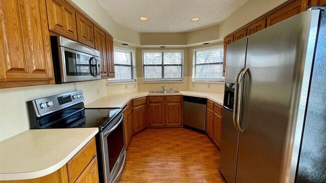 Building Photo - 4916 Timberview Dr