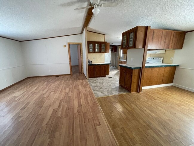 Building Photo - 3 BR, 2 BA doublewide in Pikeville!