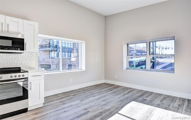 Building Photo - 292 Main St