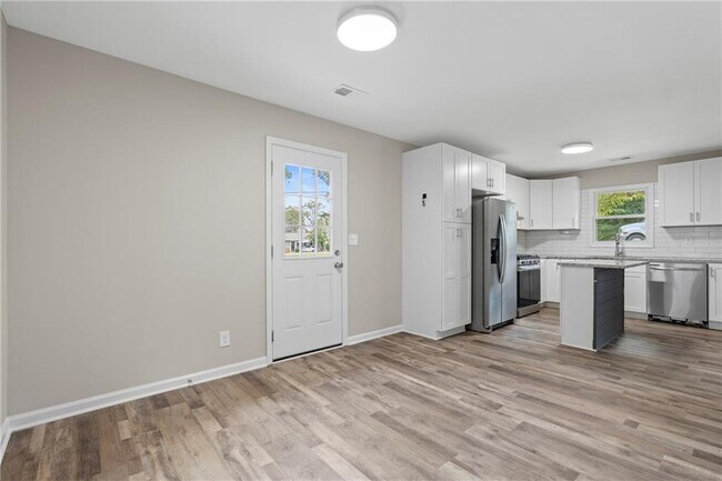 Building Photo - 33 Smyrna Powder Springs Rd SE