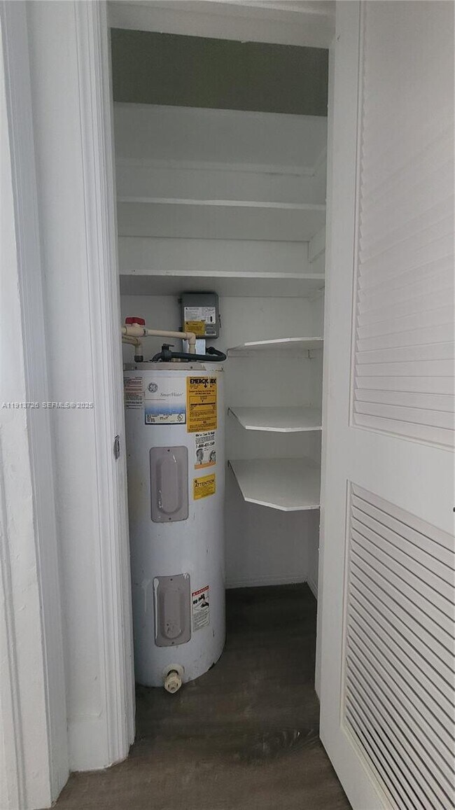 Building Photo - 2150 SW 26th St